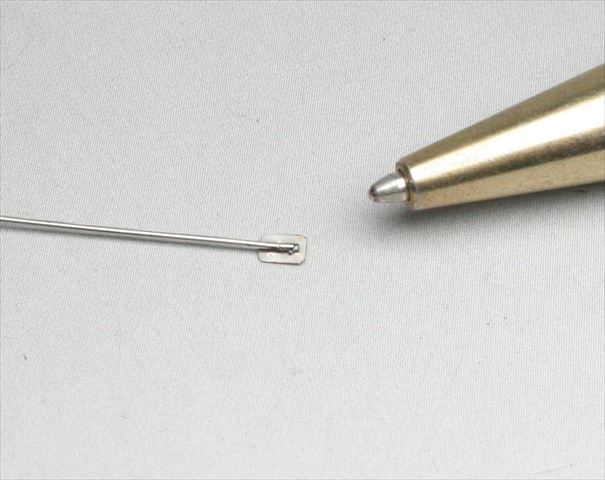 ステンレス薄板（t0.1)と線材(φ0.5)のマイクロスポット溶接画像