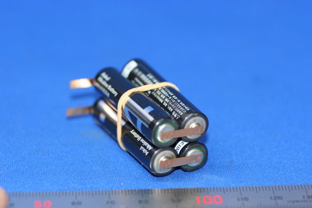 アルカリ単四電池　タブスポット溶接加工（組電池）画像