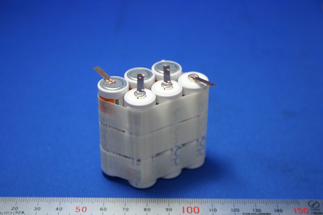 単3形アルカリ乾電池　タブのスポット溶接