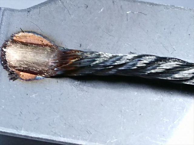 5sqの銅撚線とステンレス板のスポット溶接画像