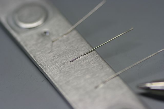A5052材とニッケル線のスポット溶接テスト画像