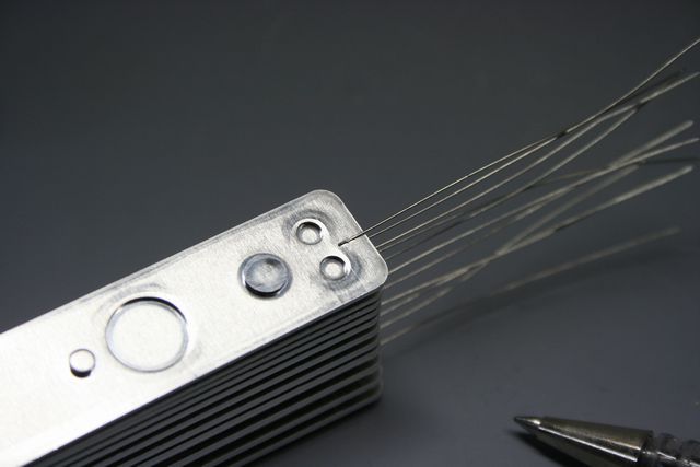 チタン６－４合金線材とアルミプレートのスポット溶接画像