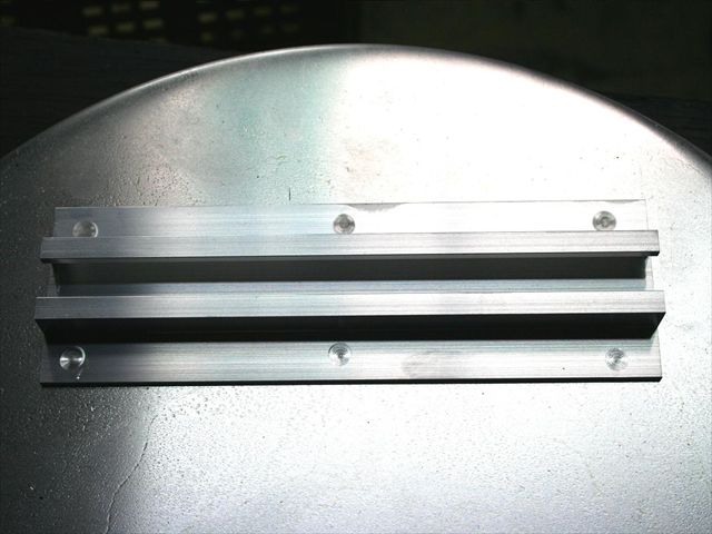 道路標識　反射板のスポット溶接(アルミニウム）画像